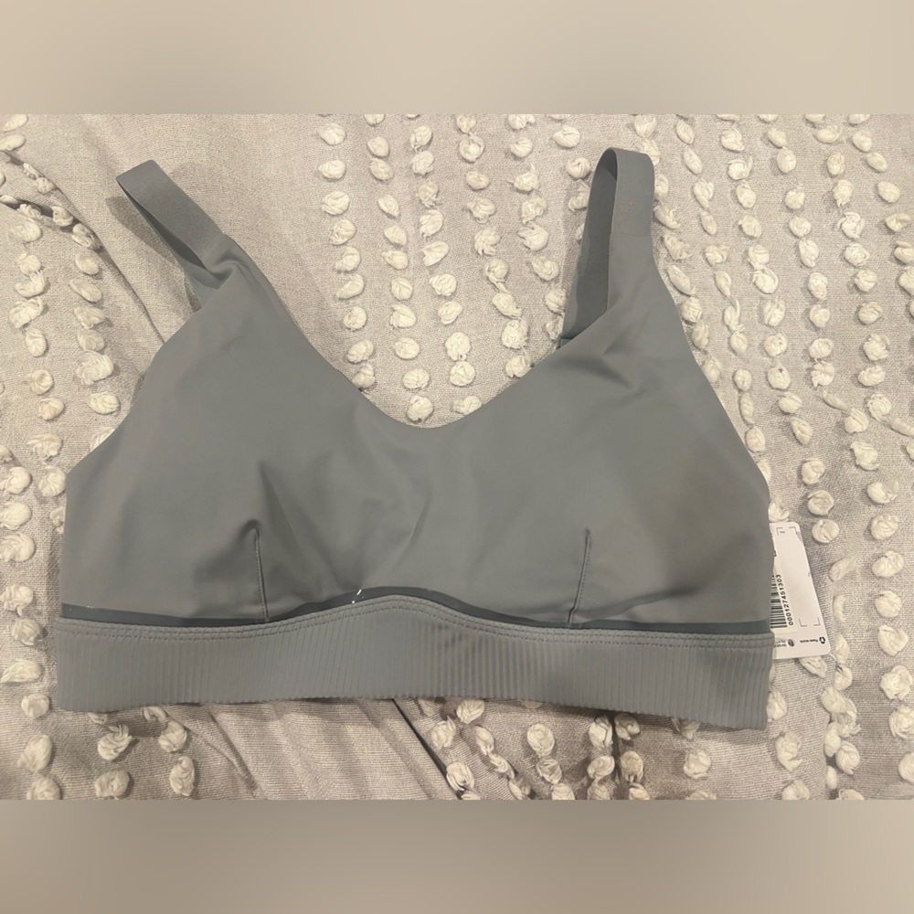 Lululemon radiant motion bra sports bra size 6